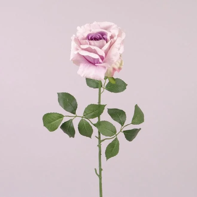 Фиолетовая роза на предплечье