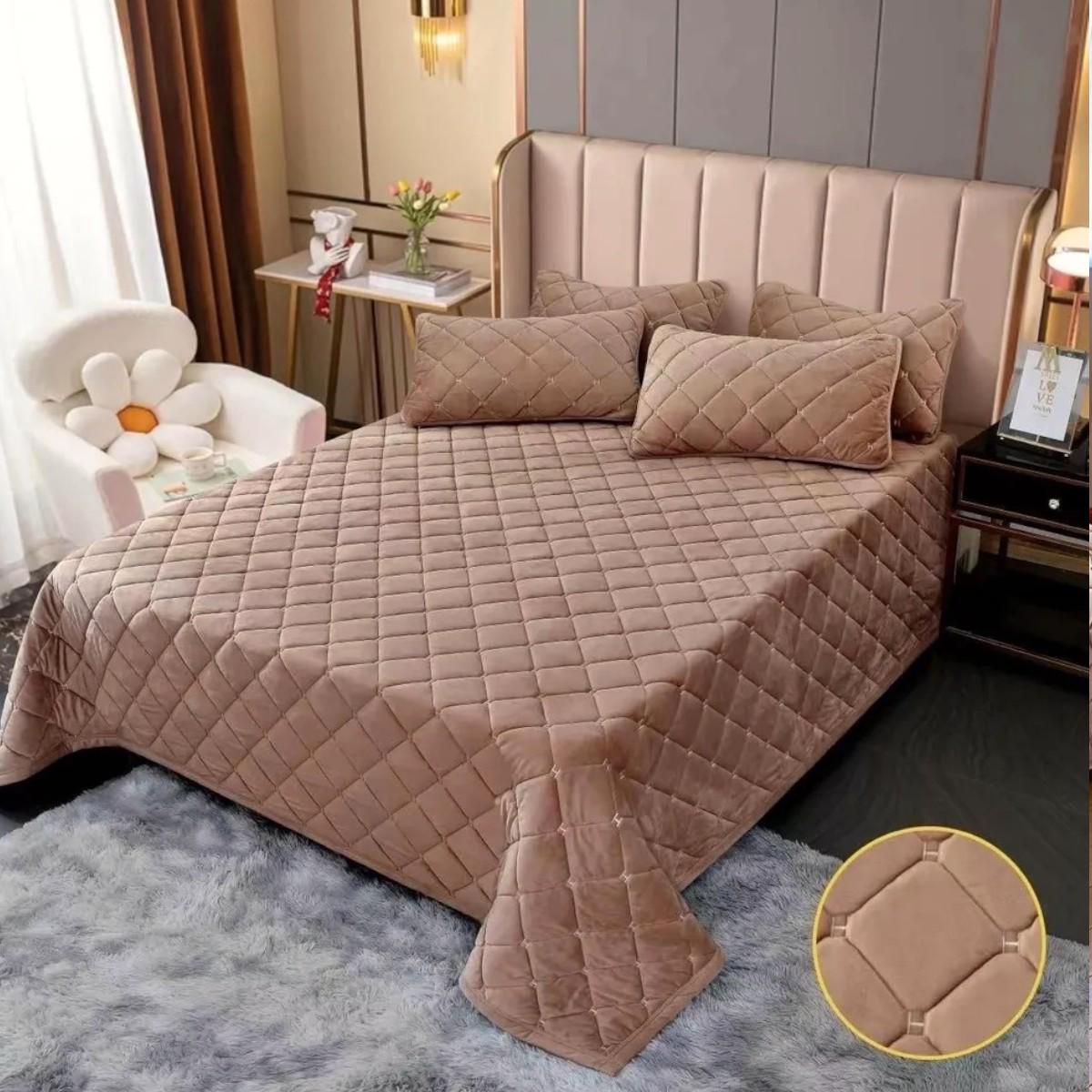 Покрывало велюровое стеганое Koloco Ромбы гипоаллергенное евро 220х240 см Светло-коричневый (41870) - фото 4 Покрывало велюровое стеганое Koloco Ромбы гипоаллергенное евро 220х240 см Светло-коричневый (41870) - фото 4