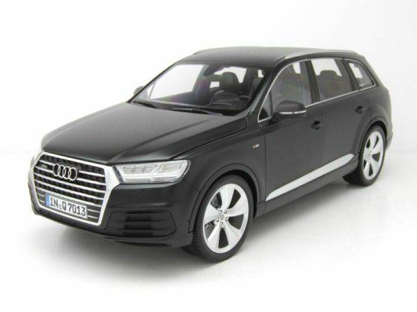 Модель автомобиля Minichamps 1:18 Audi Q7 4M Matt Black (110014001)