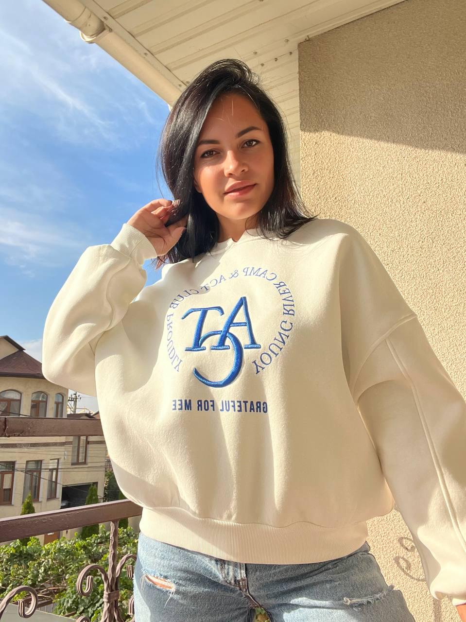 Свитшот женский OLIVIA 2479 широкий утепленный вышивка OS Белый (1130) - фото 4