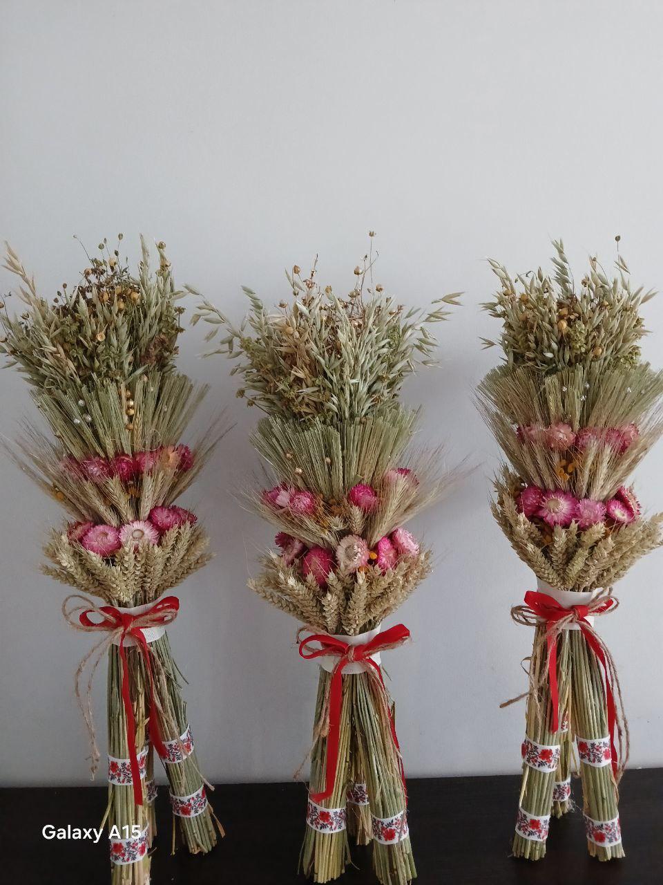 Дидух рождественский из колосья пшеницы/льна и овса на трех ножках 50-55 см с лентой вышиванкой Красный (2822830297) - фото 4 Дидух рождественский из колосья пшеницы/льна и овса на трех ножках 50-55 см с лентой вышиванкой Красный (2822830297) - фото 4