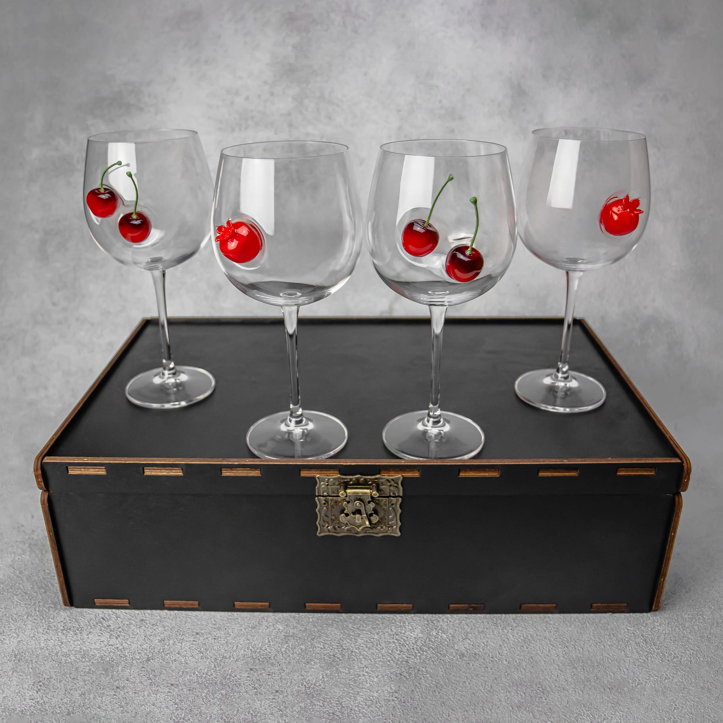 Набір на 4 Келихи коктейльні VSKLO з вишнею та гранатом 670 мл (31554084)