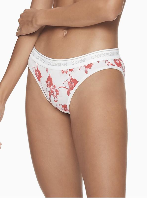 Трусики жіночі One Thong Calvin Klein L з візерунком Білий (81826869) - фото 1