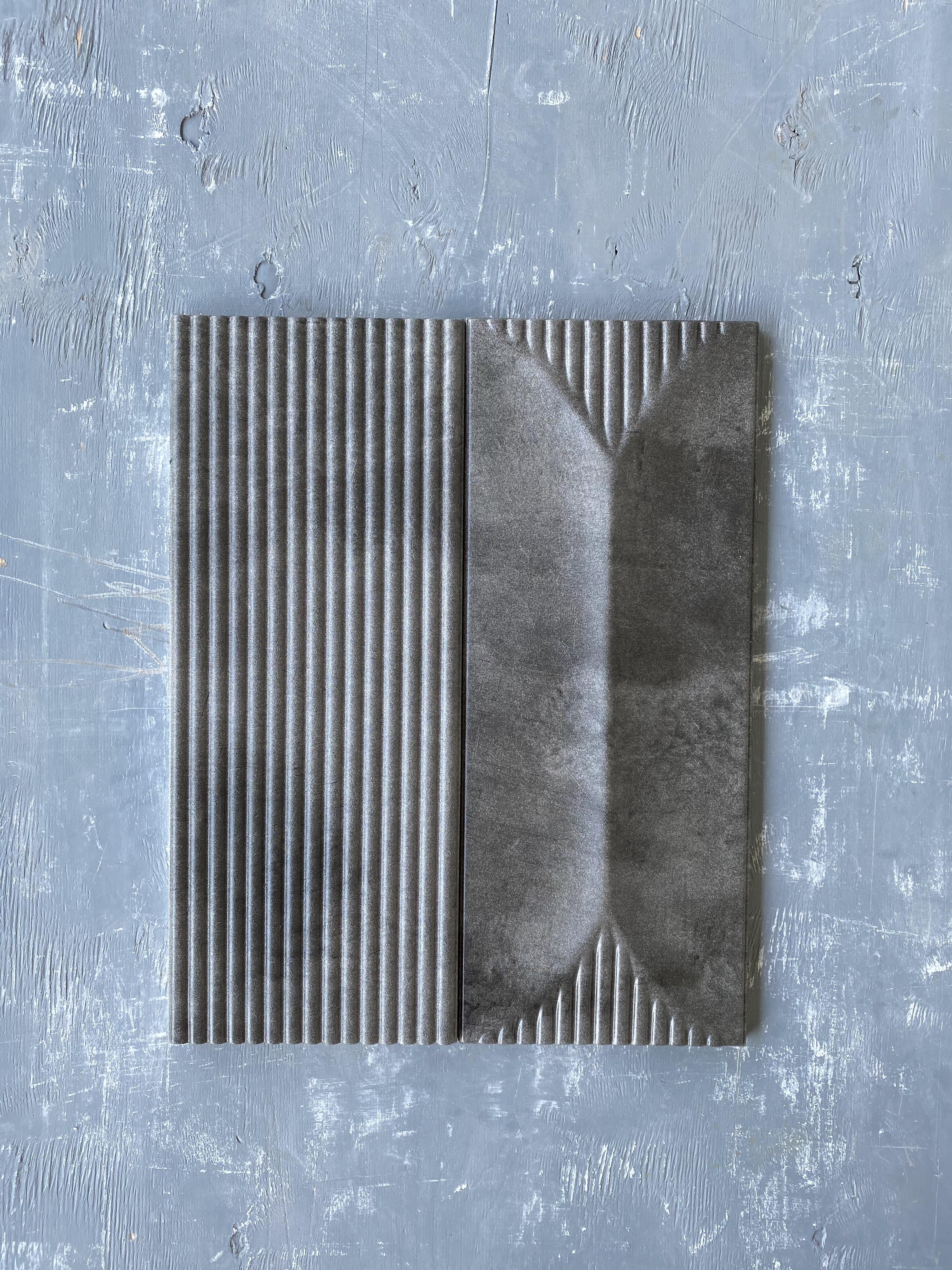 Гипсовая 3D-панель DecoWalls Grande с ламинированным покрытием под бетон Гипсовая 3D-панель DecoWalls Grande с ламинированным покрытием под бетон