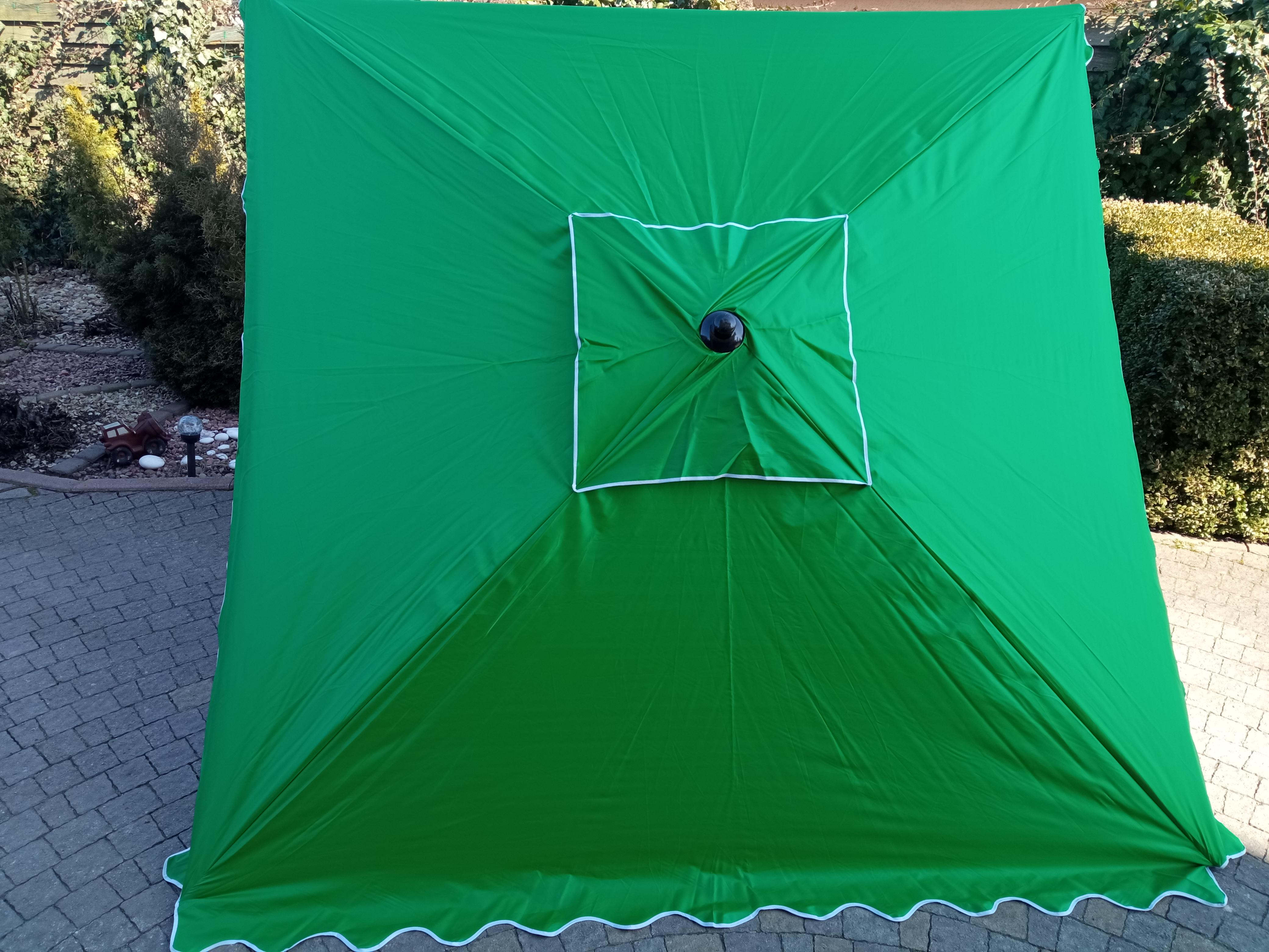 Зонт торговый с клапаном и серебром 2х2 м Зеленый