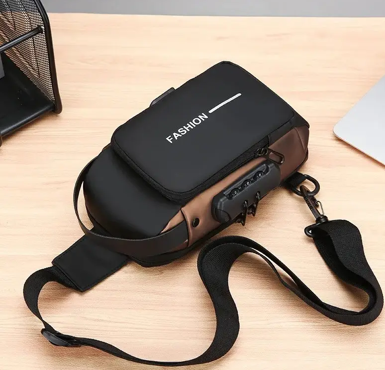 Сумка нагрудна чоловіча водонепроникна USB Чорний з коричневим (29697215) - фото 7 Сумка нагрудна чоловіча водонепроникна USB Чорний з коричневим (29697215) - фото 7