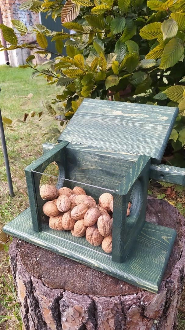 Кормушка для белок Гостинец из оливковой древесины 35х20х16 см - фото 2 Кормушка для белок Гостинец из оливковой древесины 35х20х16 см - фото 2