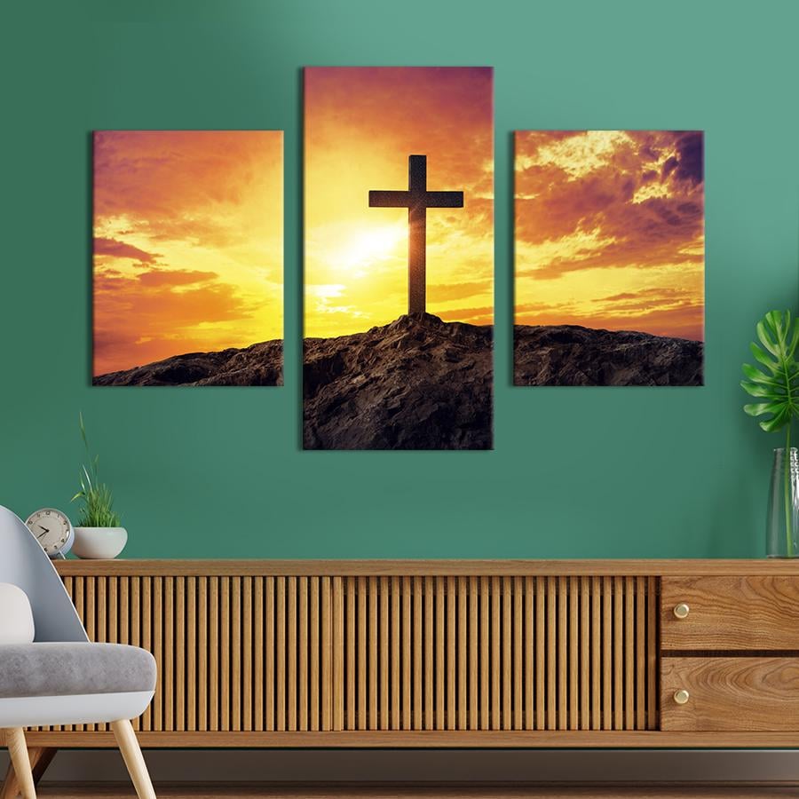 Картина для интерьера Крест на каменной горе 66x40 см (472-32)