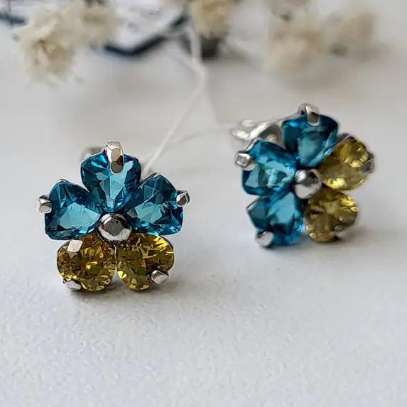 Серьги-гвоздики из серебра Цветок с сине желтыми камнями 2,80 г