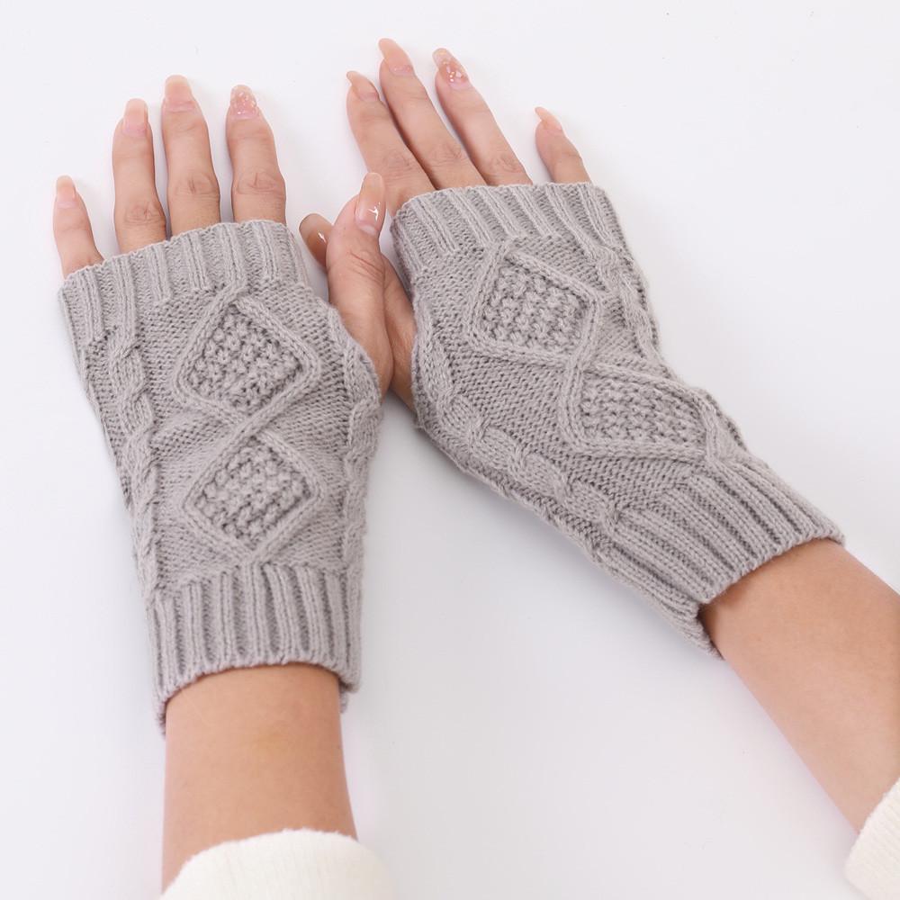 Мітенки в'язані з ромбами One size Світло-сірий (2428) - фото 2 Мітенки в'язані з ромбами One size Світло-сірий (2428) - фото 2