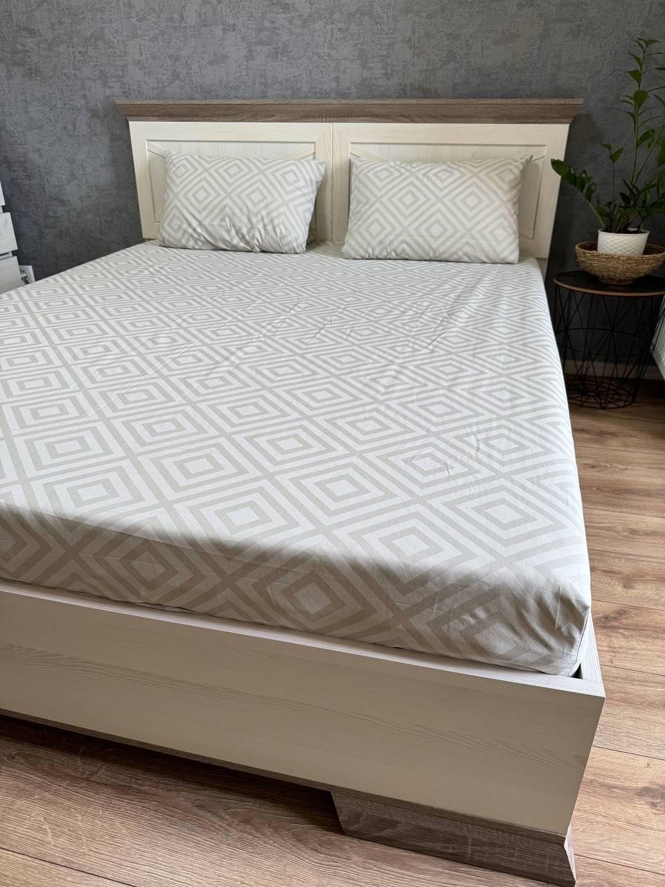 Простынь на резинке из бязи 200х180х20 см с двумя наволочками 70х70 см Бежевый (18183958)