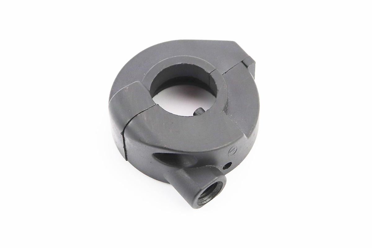 Хомут рукоятки руля для крепления троса газа тип A (305027)