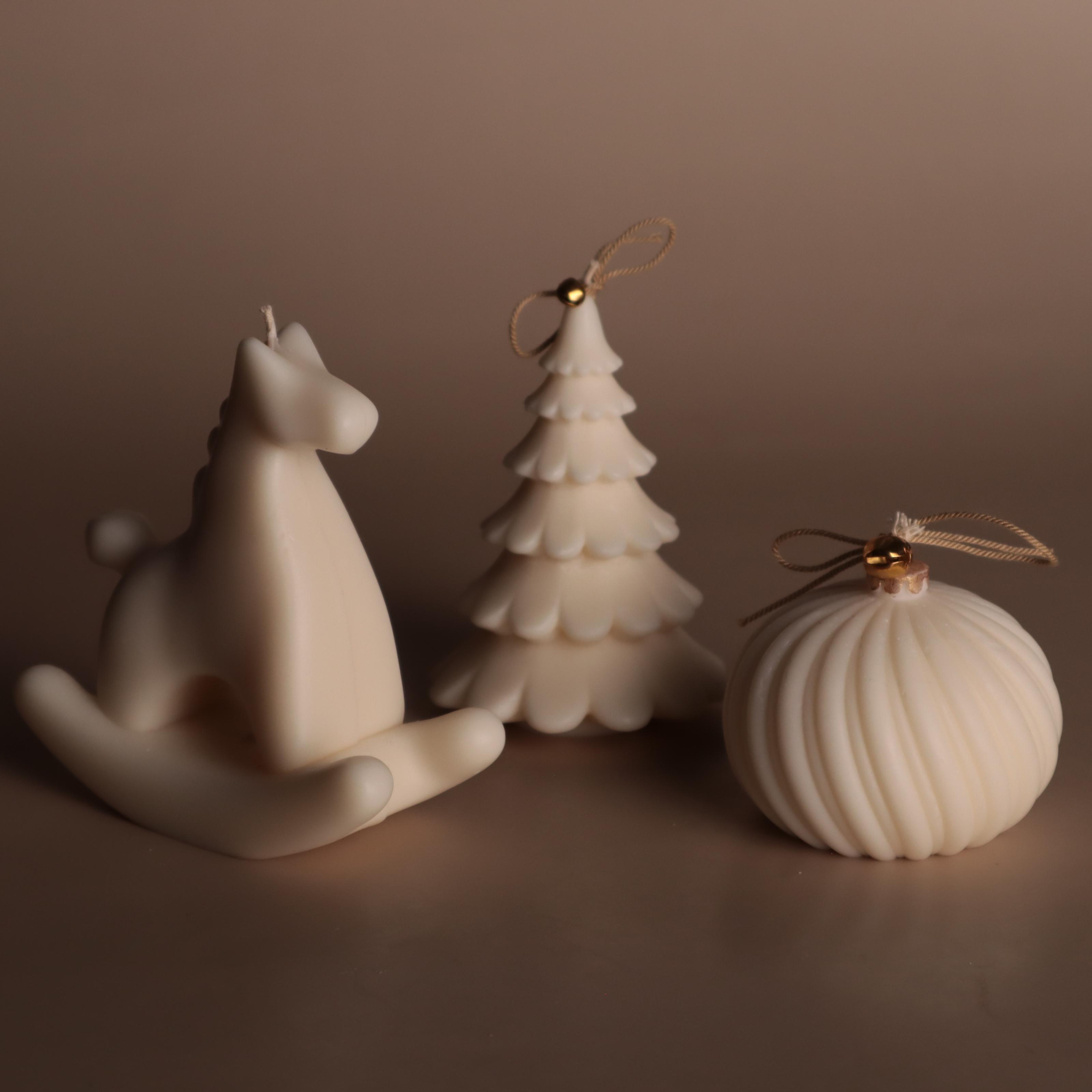 Подарунковий набір аромасвічок Wax Harmony Ваніль Коник і Ялинка та Новорічна куля Хвиляста (300541)