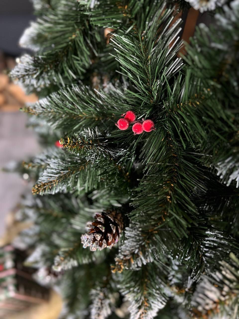 Искусственная елка заснеженная Элитная с шишками и калиной 2,2 м Зеленый (YA678186) - фото 3 Искусственная елка заснеженная Элитная с шишками и калиной 2,2 м Зеленый (YA678186) - фото 3