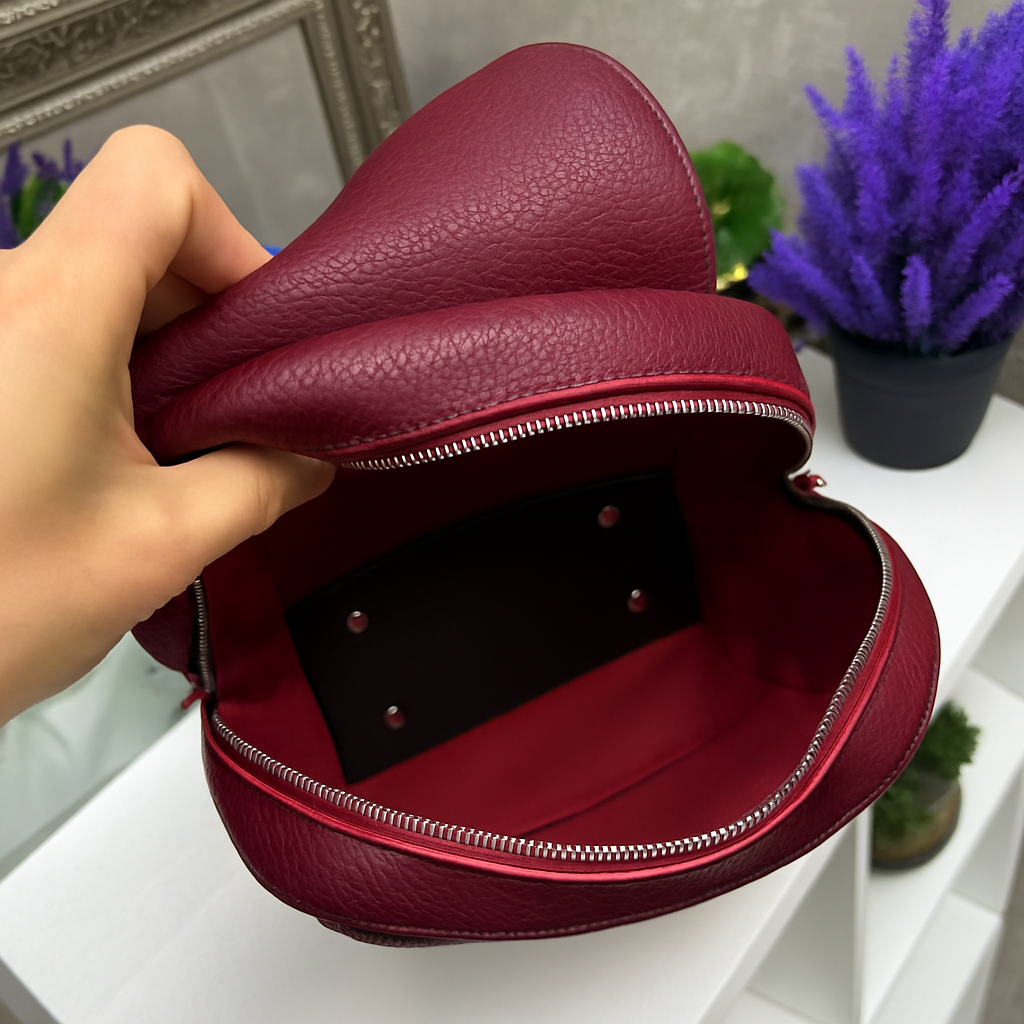 Рюкзак-трансформер через плечо городской под клапаном сумка рюкзак 25х19 см Бордовый - фото 3 Рюкзак-трансформер через плечо городской под клапаном сумка рюкзак 25х19 см Бордовый - фото 3