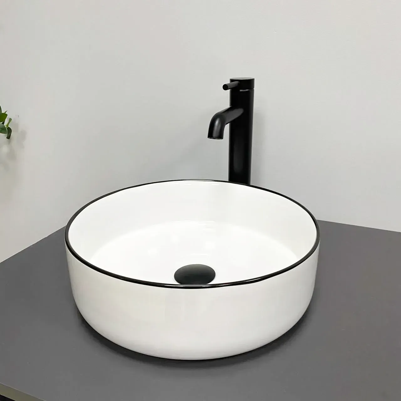 Умывальник накладной VBI PRATO WHITE BLACK EDGE 355x355 мм (VBI-011414) Умывальник накладной VBI PRATO WHITE BLACK EDGE 355x355 мм (VBI-011414)