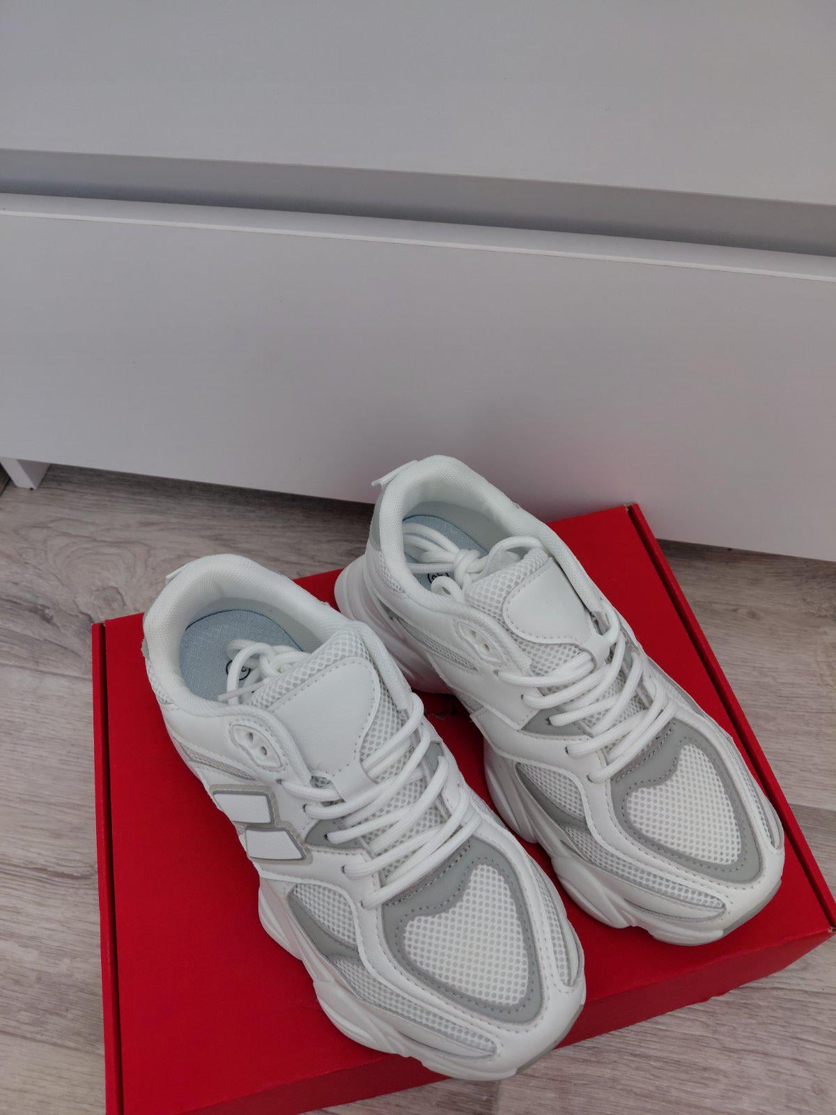 Кросівки з натуральної шкіри р.36 (NB400)