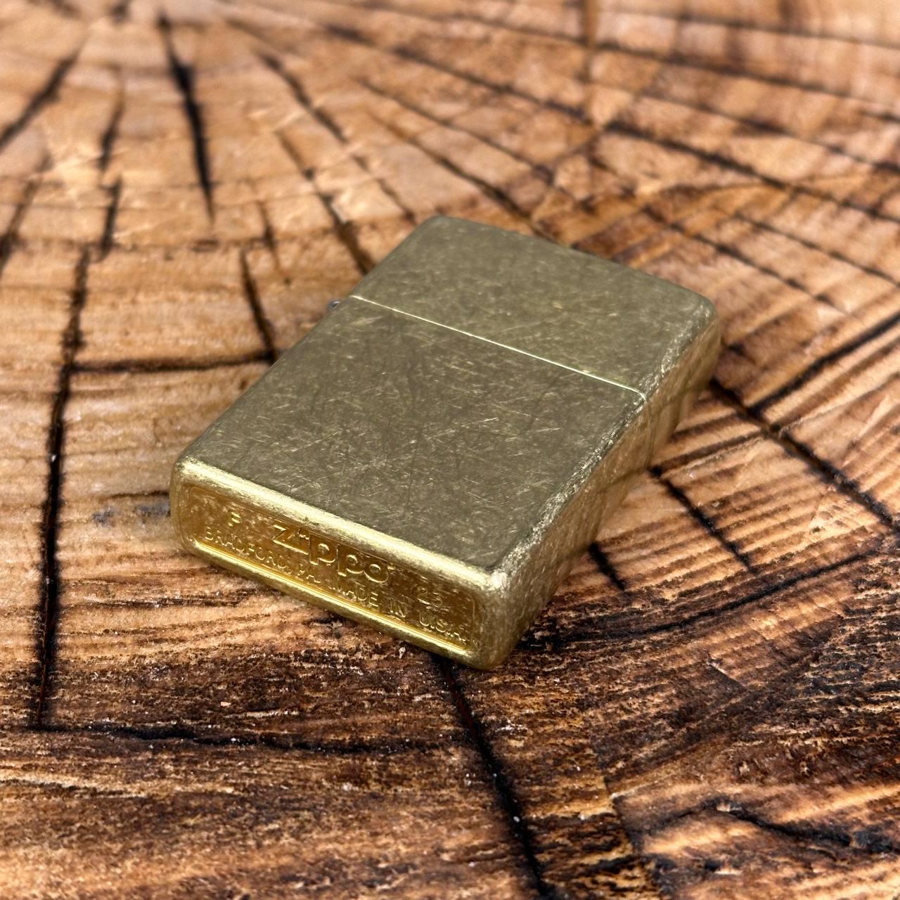 Зажигалка бензиновая ZIPPO Classic Street Brass в подарочной упаковке - фото 5 Зажигалка бензиновая ZIPPO Classic Street Brass в подарочной упаковке - фото 5