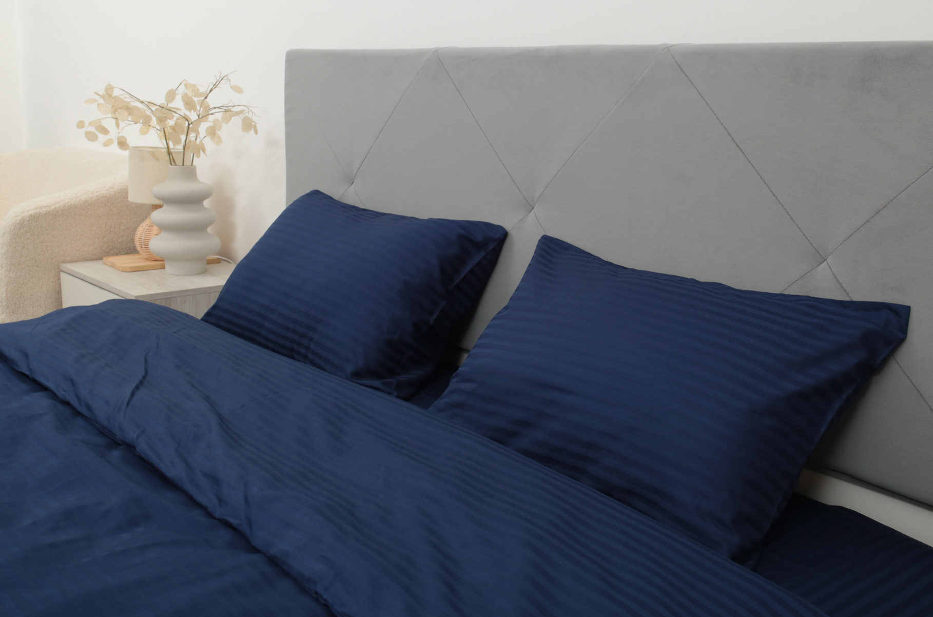 Комплект постельного белья евро Amore darkblue4027 страйп-сатин Темно-синий (KPB-Ae-STLux-darkblue4027 70x70_) - фото 5 Комплект постельного белья евро Amore darkblue4027 страйп-сатин Темно-синий (KPB-Ae-STLux-darkblue4027 70x70_) - фото 5