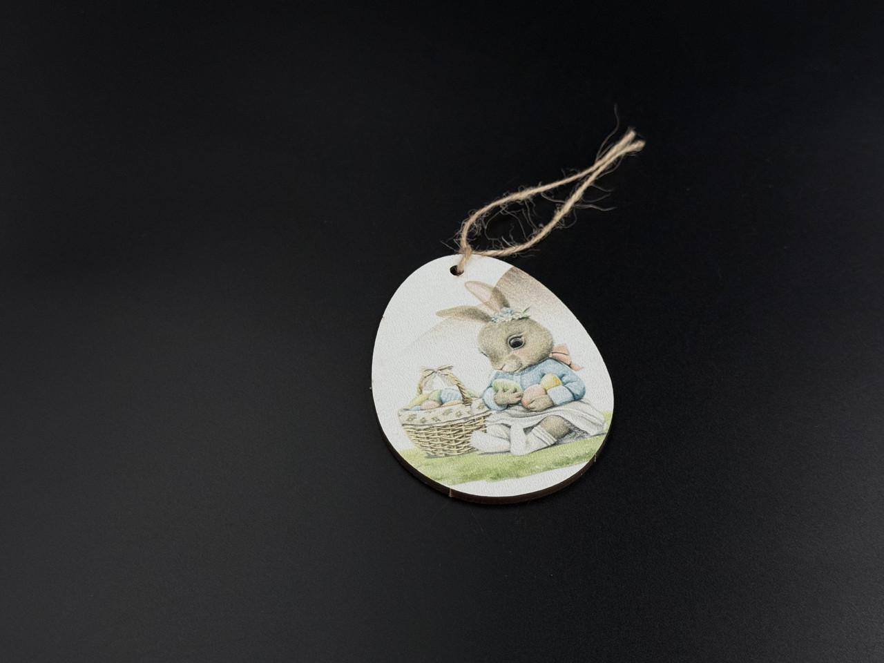 Заготовка-подвеска для рукоделия Пасхальное яйцо с принтом пасхальная зайка под декупаж и роспись 8х6 см Разноцветный (XV-007) - фото 4