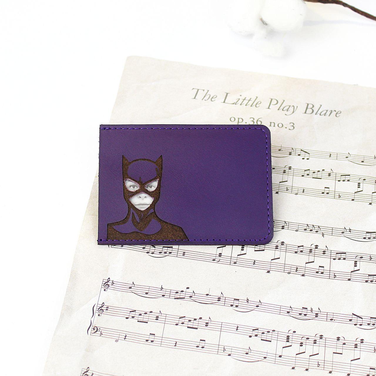 Обложка чехол на пластиковый id паспорт с гравировкой Catwoman Фиолетовый (ИДФ1)
