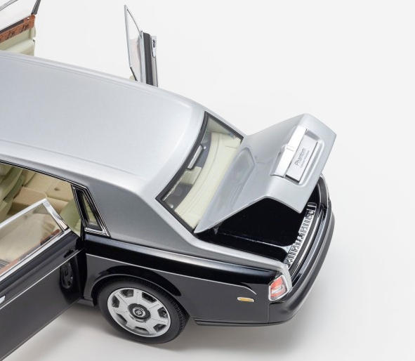 Модель автомобіля Kyosho Rolls-Royce Phantom EWB Extended Wheelbase 1:18 Black/Silver (08841BKS) - фото 5