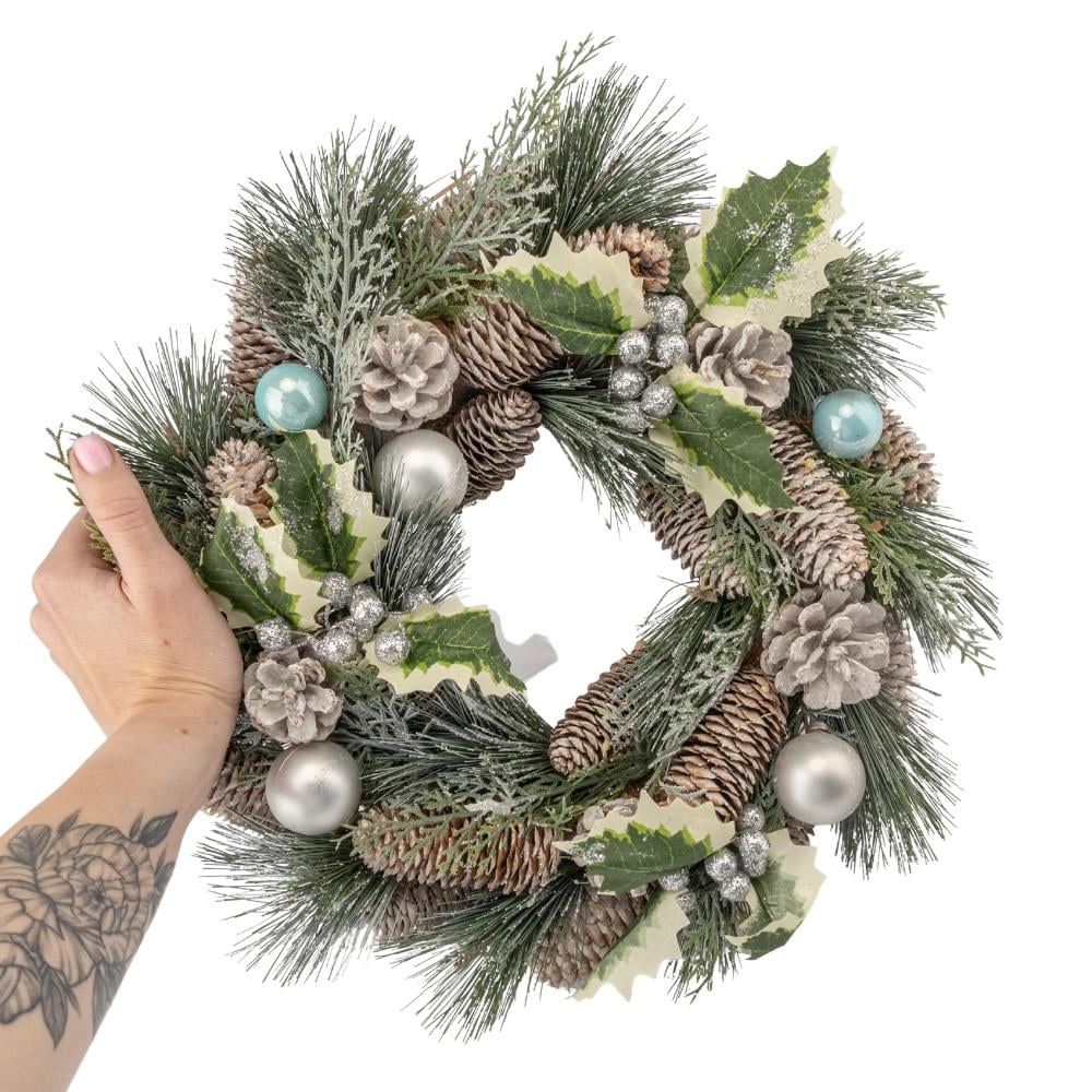 Новорічний вінок для декору Яловий з шишками і кульками з пластику Зелений (147-81-010NF) - фото 3 Новорічний вінок для декору Яловий з шишками і кульками з пластику Зелений (147-81-010NF) - фото 3