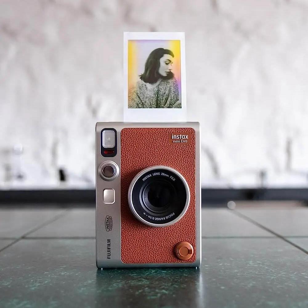 Подарочный набор Fujifilm Instax Mini EVO фотобумага 20 шт./чехол/фотоальбом 108 фото Коричневый - фото 10 Подарочный набор Fujifilm Instax Mini EVO фотобумага 20 шт./чехол/фотоальбом 108 фото Коричневый - фото 10