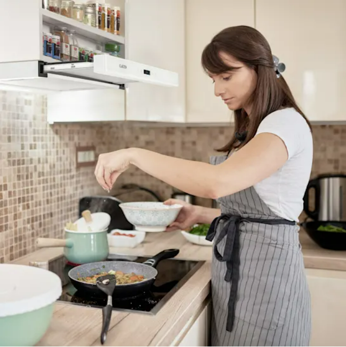 Вытяжка Klarstein Mariana Neo 60 с плоским экраном 640 м3/ч 60 см (10035925) - фото 5 Вытяжка Klarstein Mariana Neo 60 с плоским экраном 640 м3/ч 60 см (10035925) - фото 5