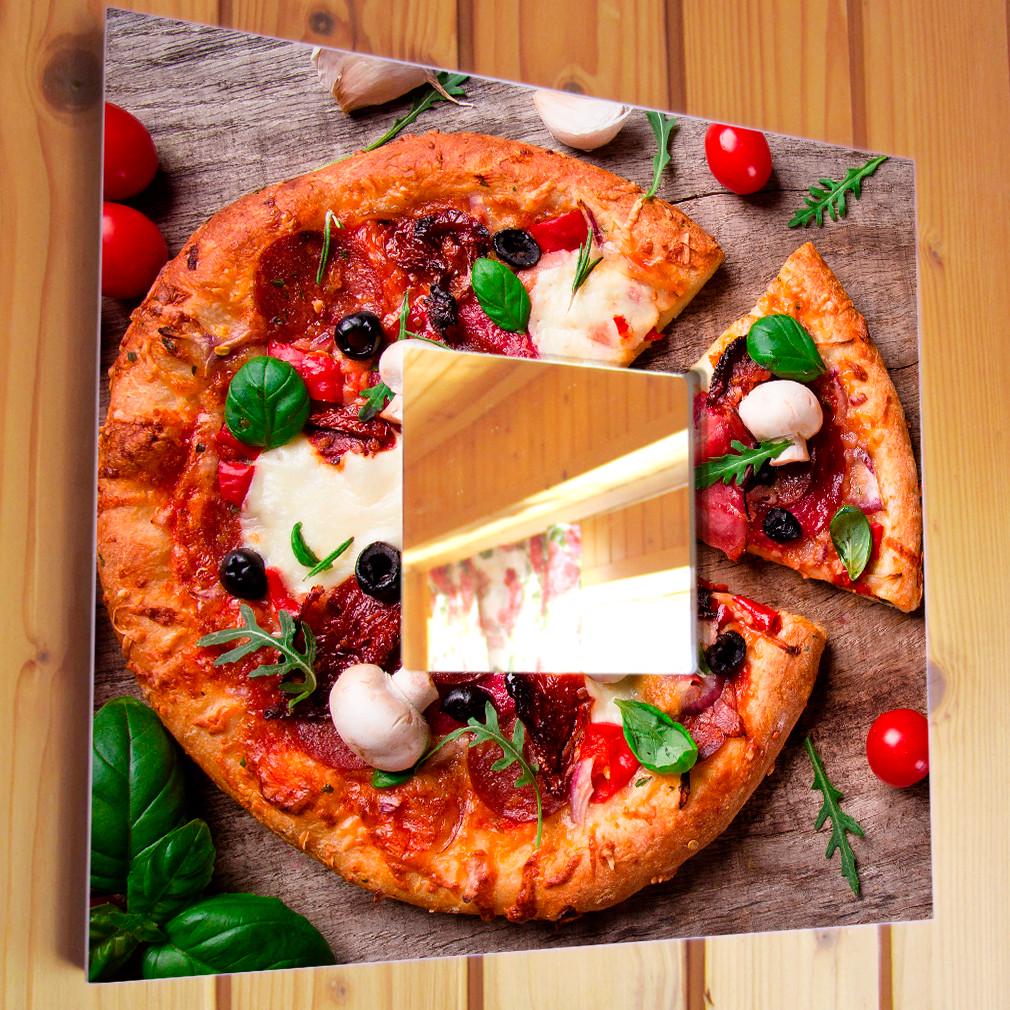 Зеркало декоративное Красивая пицца на деревянном фоне 260х260 мм (M03779)