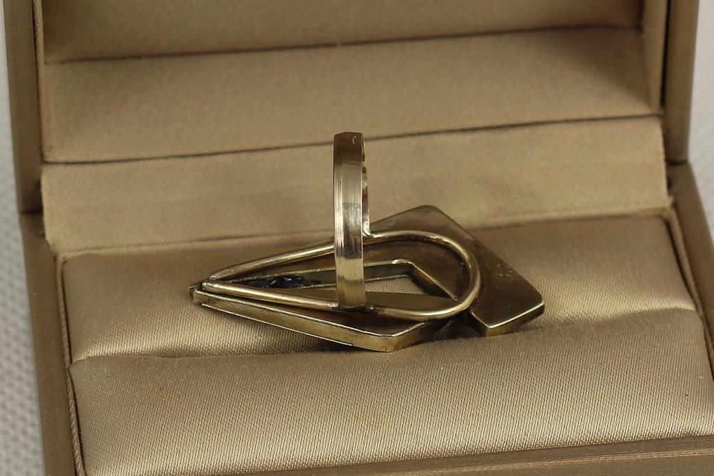 Кільце чароїт з перламутром р. 18 Срібний (31107002) - фото 2