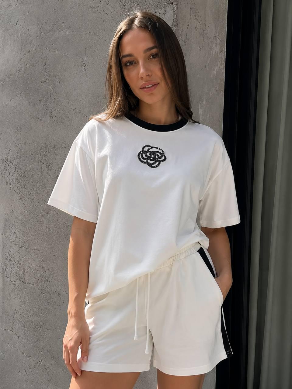 Костюм жіночий Saint Wish 385 футболка з шортами квітка камінці XL Білий (26404719)