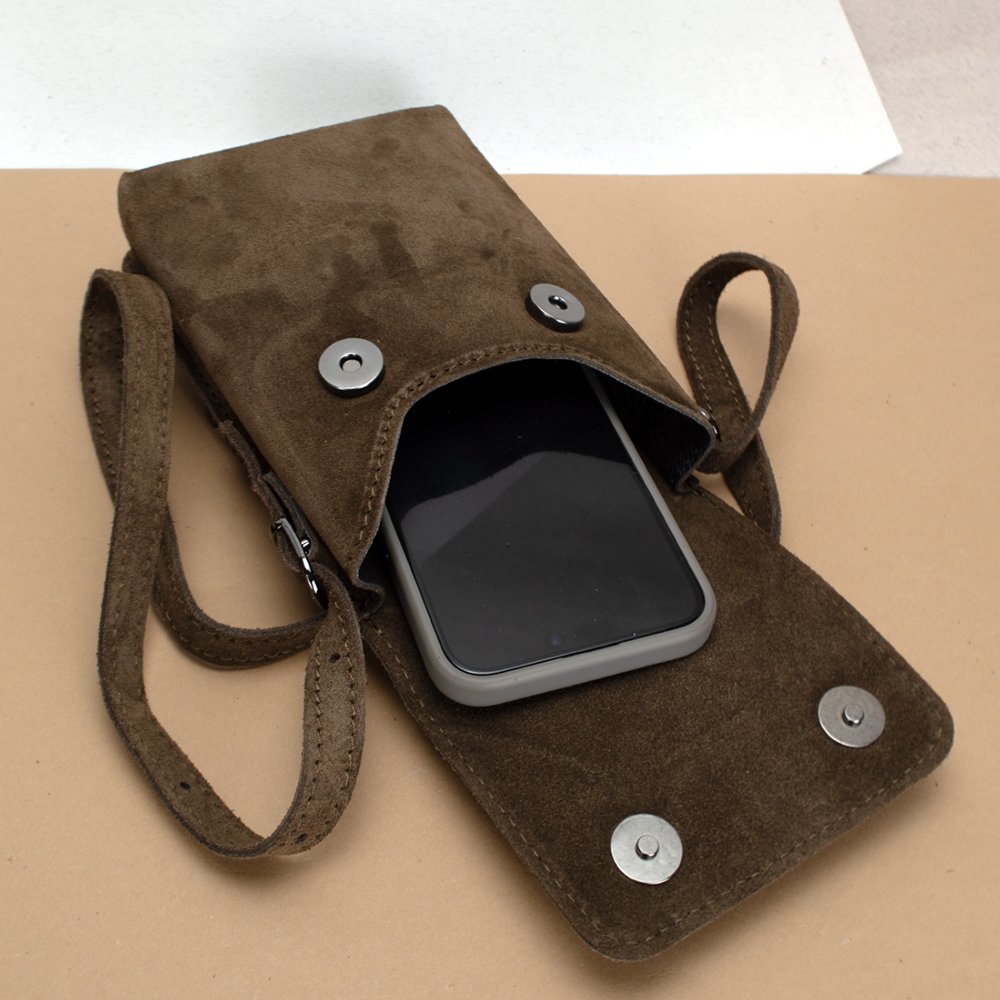 Сумка для телефону жіноча Virginia Conti 03804 замшева Шоколадний (2400553891) - фото 4 Сумка для телефону жіноча Virginia Conti 03804 замшева Шоколадний (2400553891) - фото 4