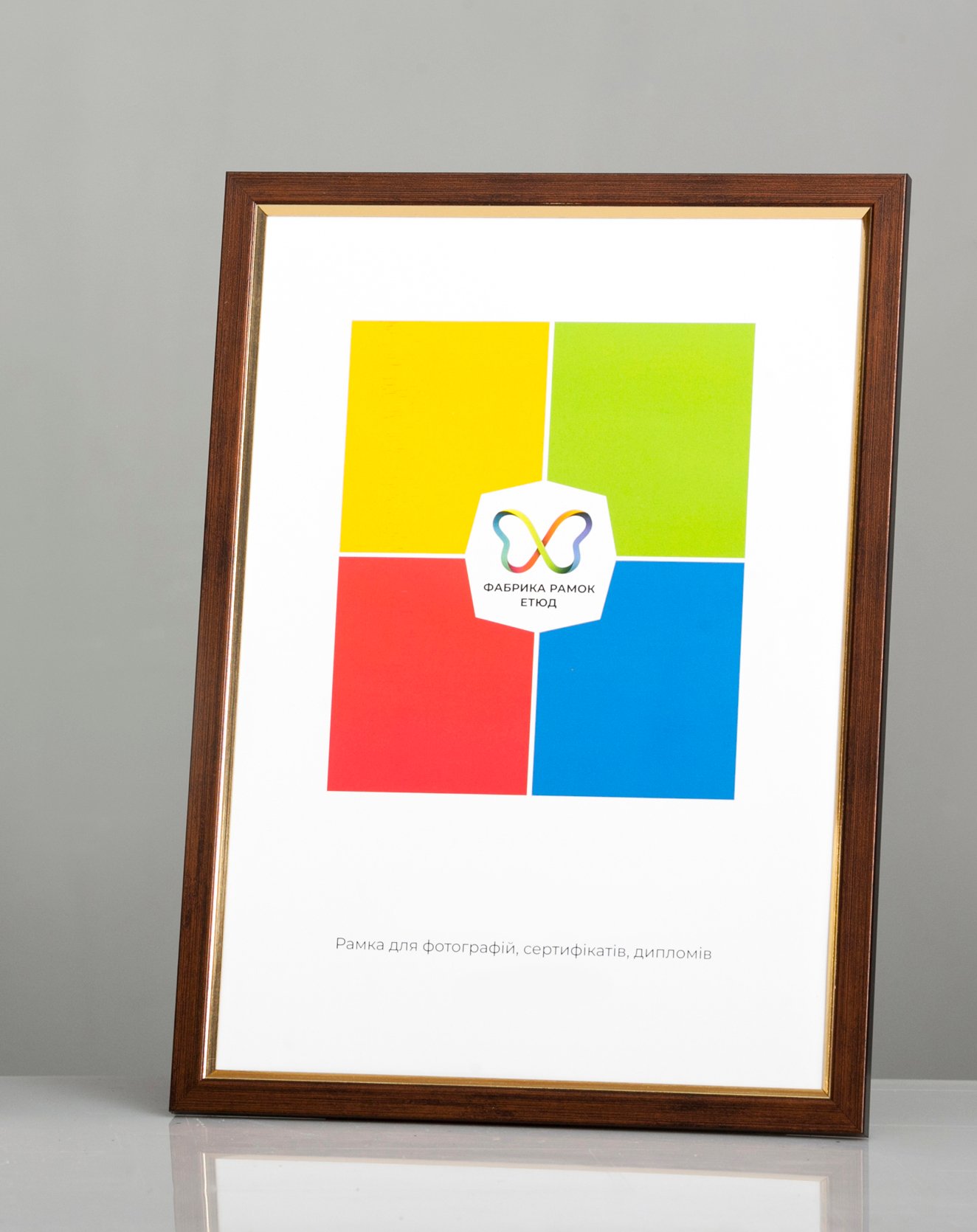 Фоторамка пластиковая 20x30 А4 со стеклом Темное золото с золотой вставкой (Багет 1511-41)