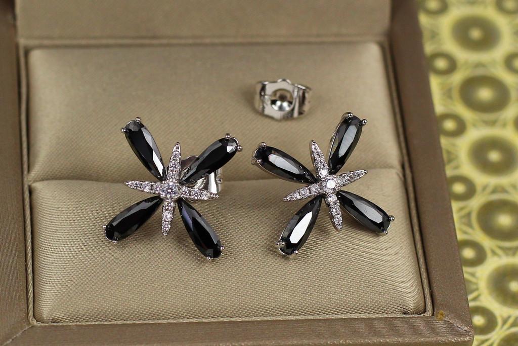 Серьги гвоздики Xuping Jewelry с черными фианитами 1,7 см Серебристый