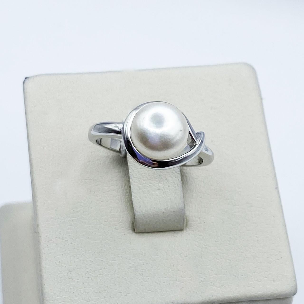 Кольцо серебряное с жемчугом р. 19 2,9 г (2320369917) Кольцо серебряное с жемчугом р. 19 2,9 г (2320369917)