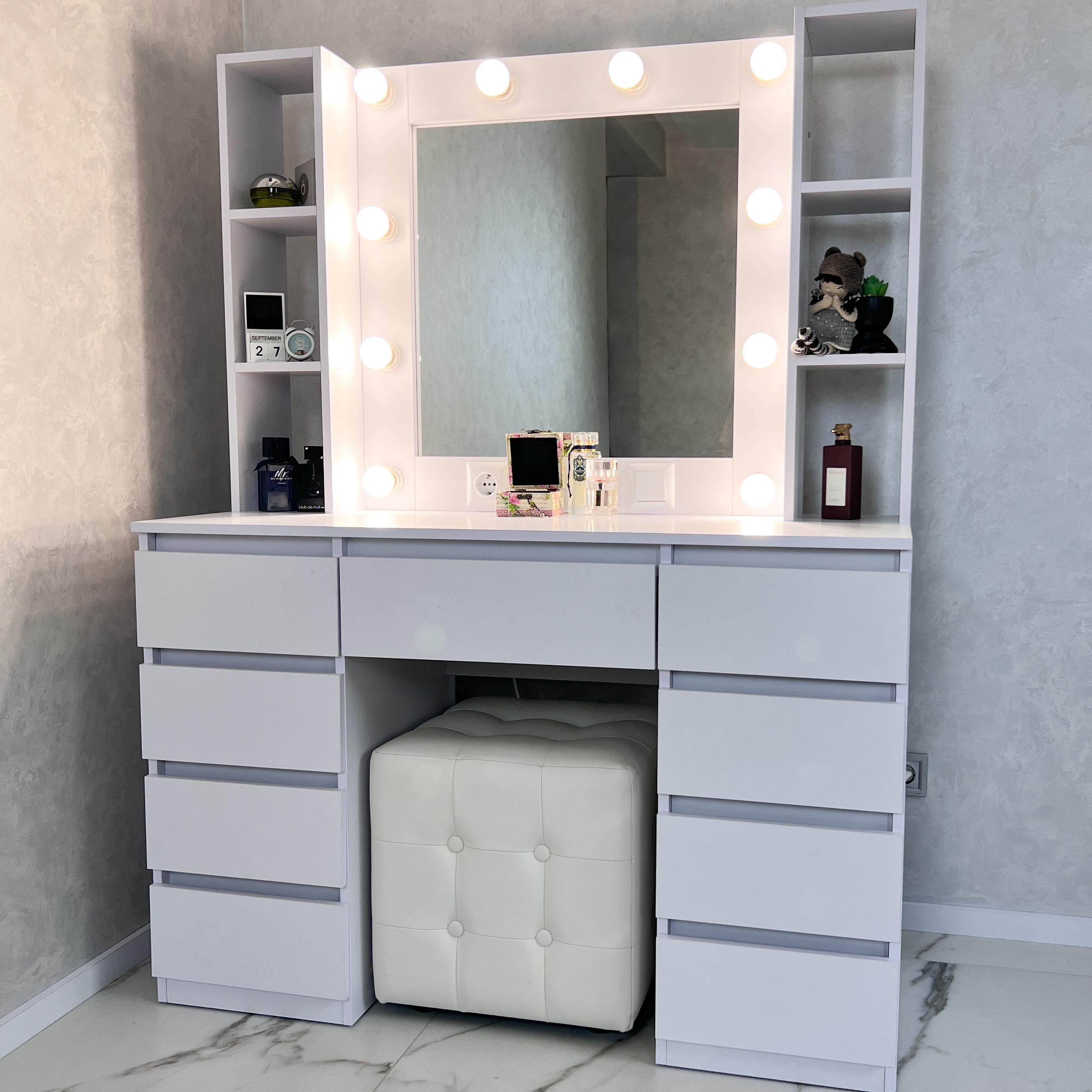 Туалетний столик із лампочками STPP9 1200x500x1600 мм Білий