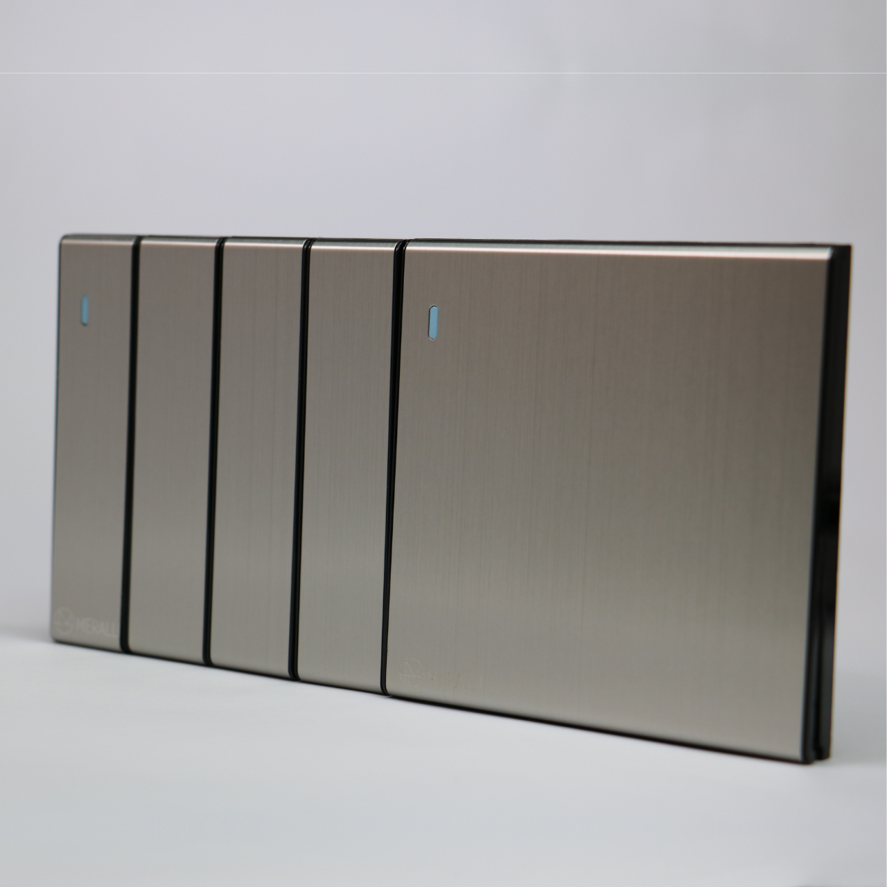 Комплект вимикач 4 MERALLI INOX безрамковий/квадратний підрозетник MERALLI горизонтальний Білий - фото 2 Комплект вимикач 4 MERALLI INOX безрамковий/квадратний підрозетник MERALLI горизонтальний Білий - фото 2