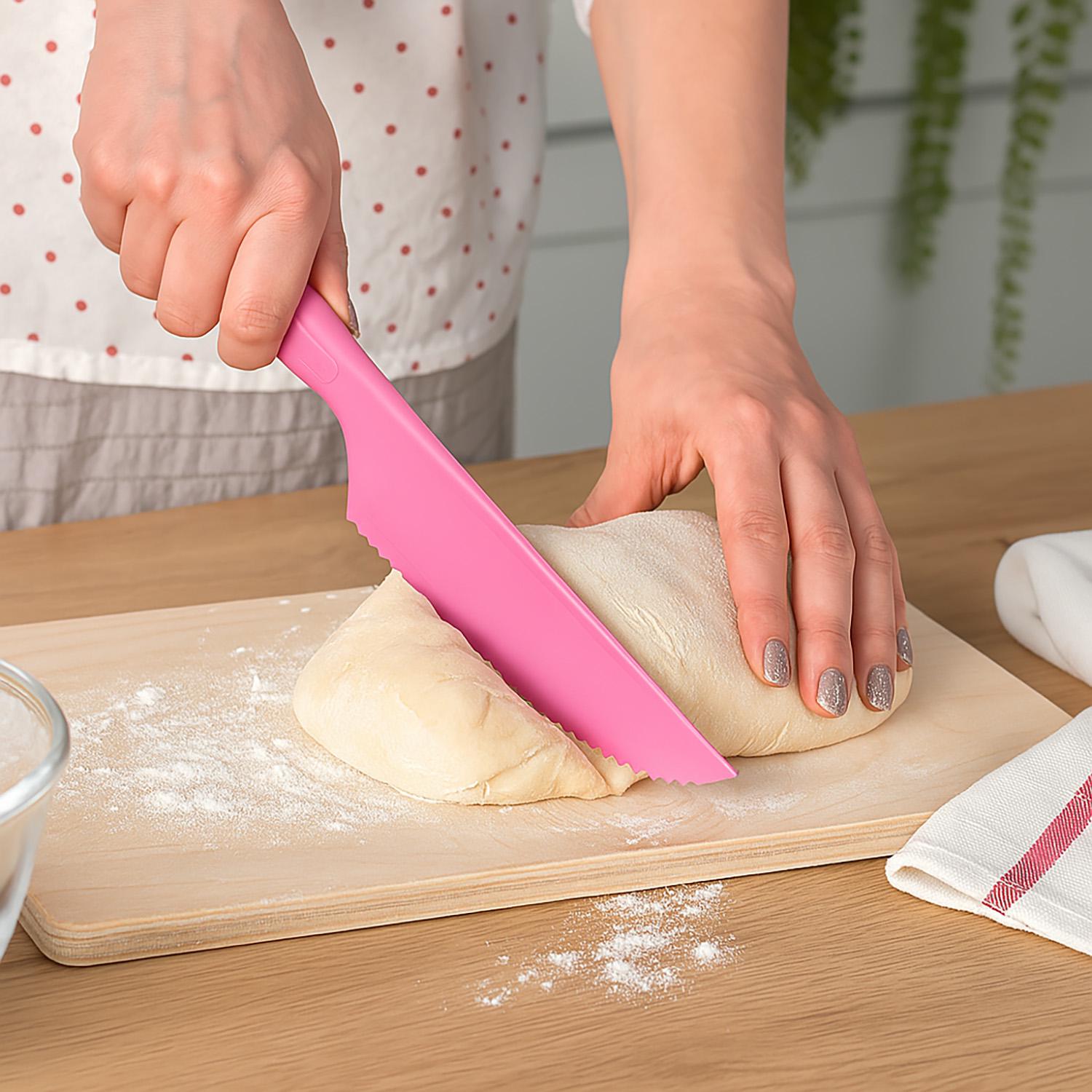 Кухонний ніж пластиковий Kitchette для силіконового килимка 30,5 см Рожевий (1806200137) - фото 2 Кухонний ніж пластиковий Kitchette для силіконового килимка 30,5 см Рожевий (1806200137) - фото 2