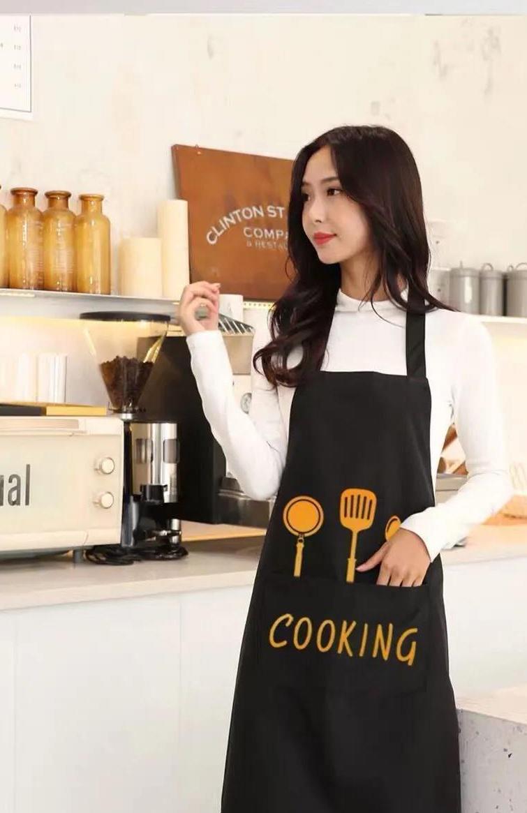 Фартук кухонный 11183 50х61х75 см Черный с золотым (4571555) - фото 2 Фартук кухонный 11183 50х61х75 см Черный с золотым (4571555) - фото 2