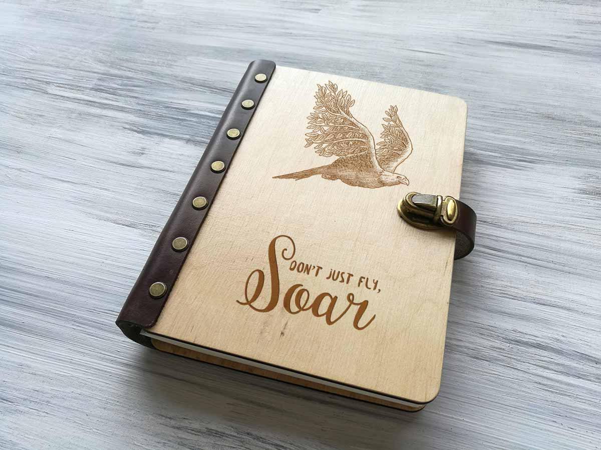 Блокнот WoodPresentStudio Орел в обложке из дерева 100 листов слоновая кость без линовки Светлое дерево - фото 2