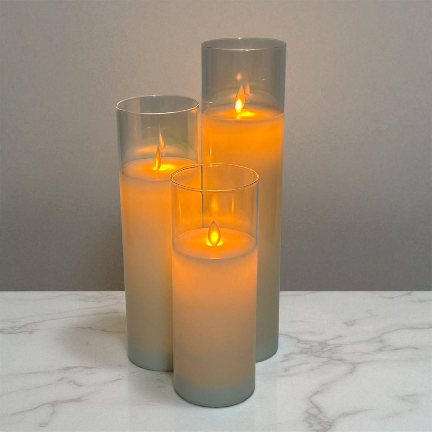 Набор свечей Dancing Flame Premium LED 75х200/250/3000 мм с имитацией пламени и пультом ДУ в прозрачном стекле 3 шт. (52975)