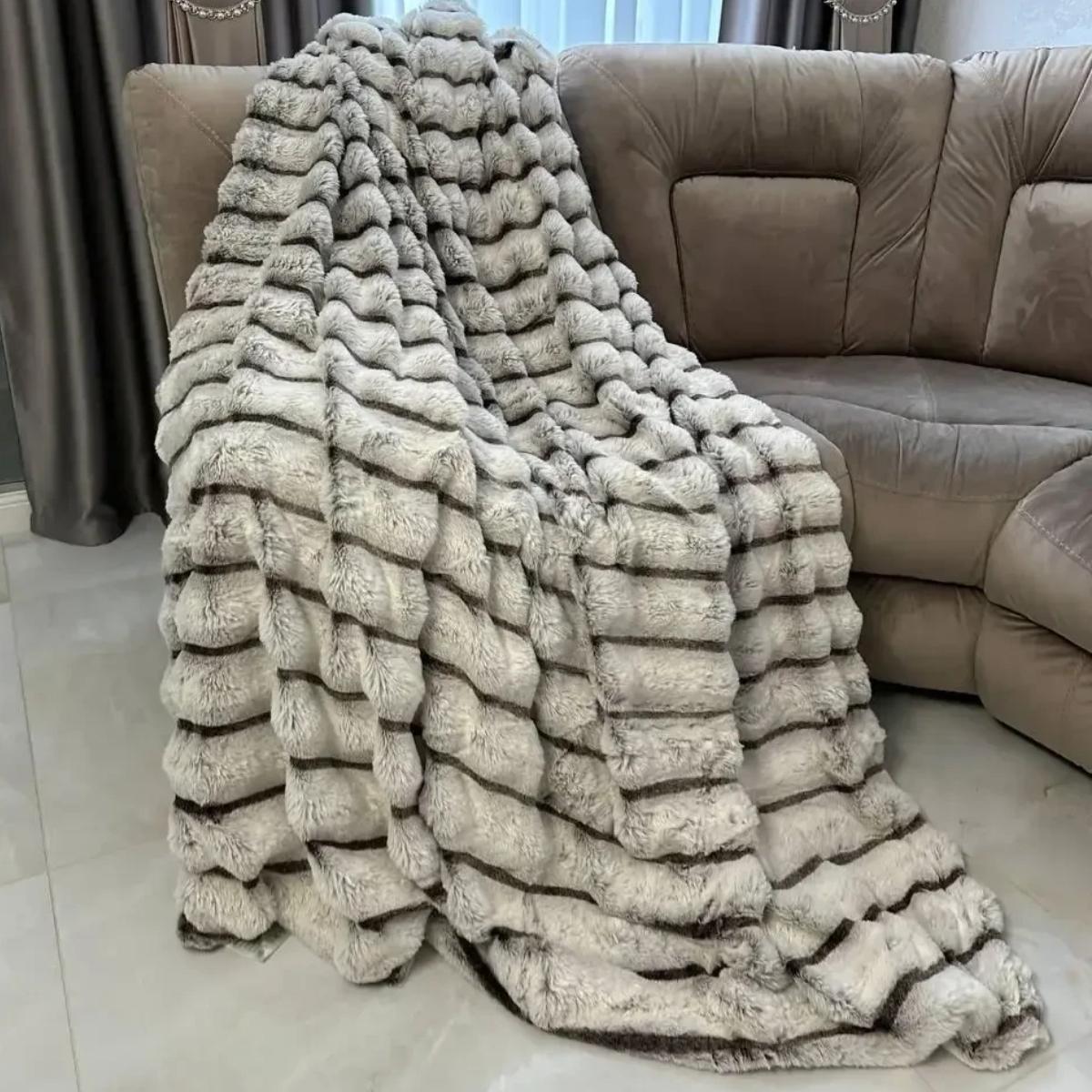 плед корейский стиль koloco кролик евро ширина полоски 10 см 200х230 см светло-серый (40668) - фото 2