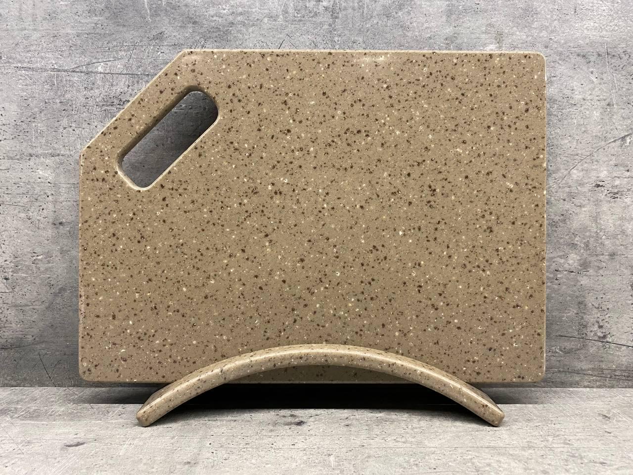 Дошка кухонна Ginger Bread на підставці зі штучного акрилового каменю 350x250 мм (208) - фото 1 Дошка кухонна Ginger Bread на підставці зі штучного акрилового каменю 350x250 мм (208) - фото 1