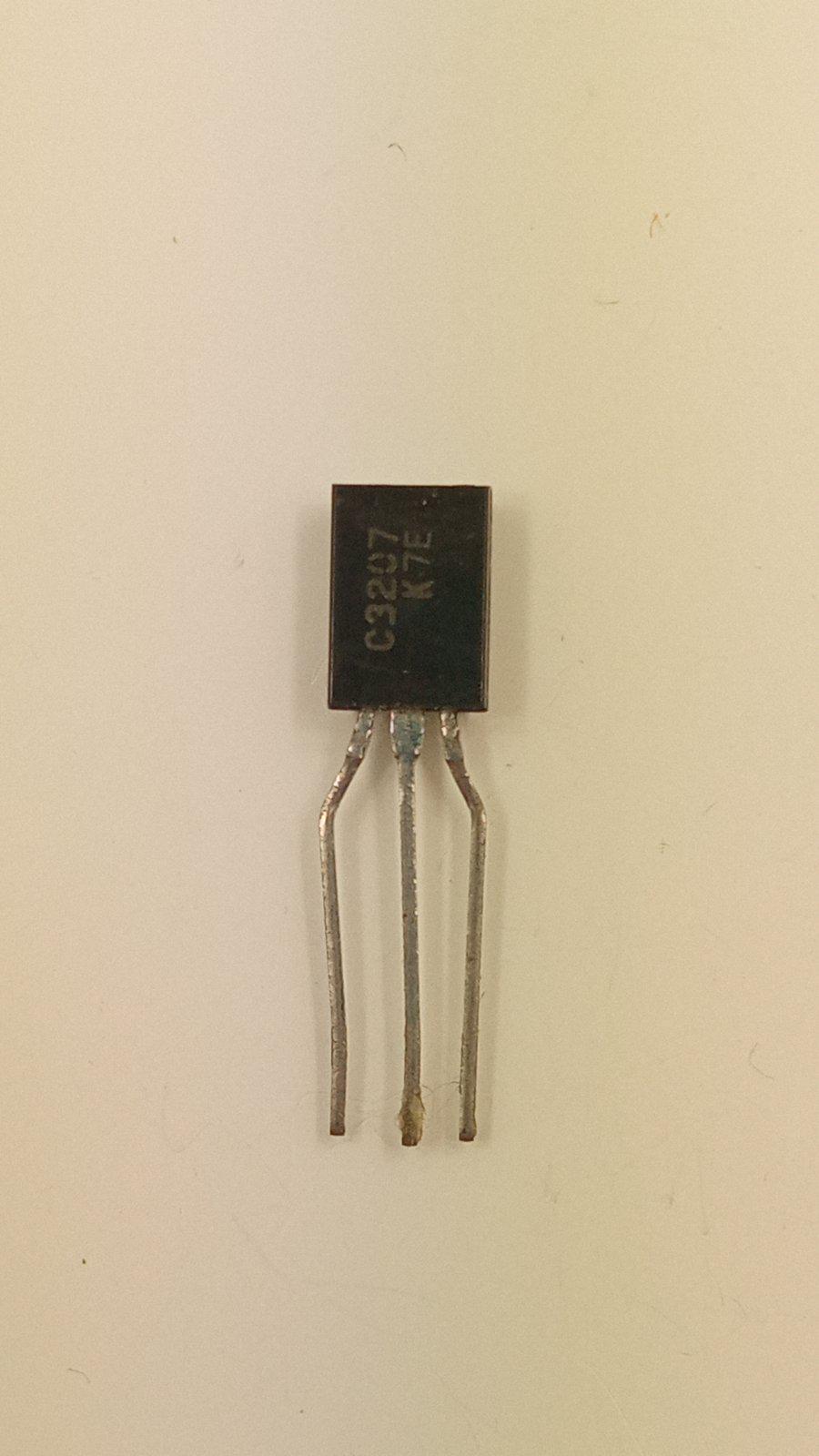 Транзистор 2SC3207 npn 300V 0.1A 0.9W TO-92 (07377)