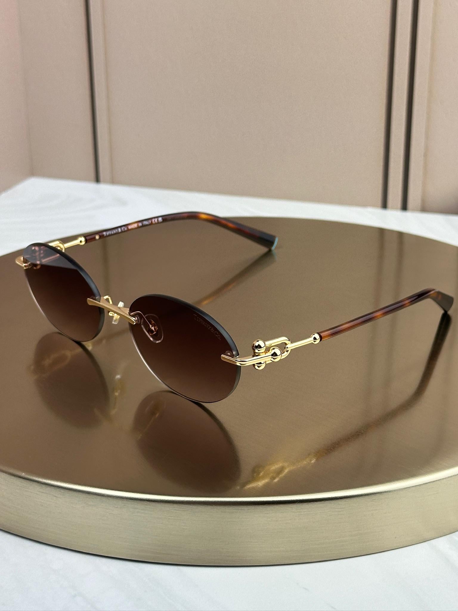 Солнцезащитные очки Tiffany & Co TF3104D безоправная овальная коричневая линза черепаховые скобки женские Золотой