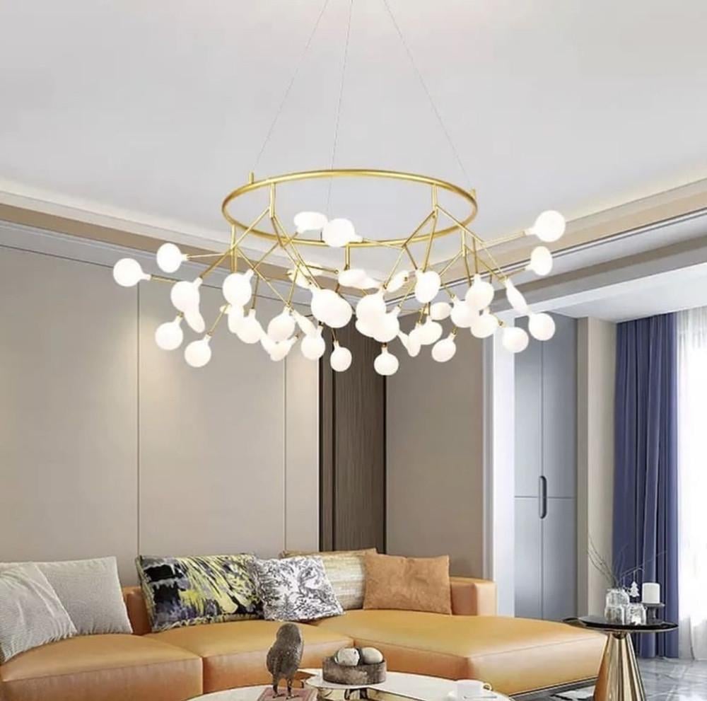 Люстра нежная в форме кольца на 45 белых лепестков Золотой (H687/45 GD) Люстра нежная в форме кольца на 45 белых лепестков Золотой (H687/45 GD)