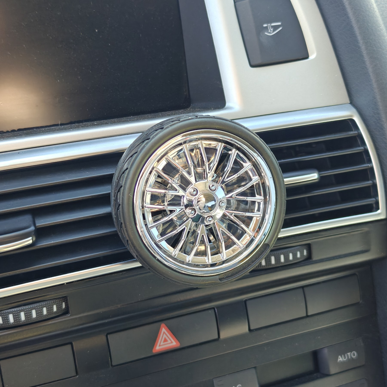 Ароматизатор Колесо в дефлектор Серый (2401011627) - фото 2 Ароматизатор Колесо в дефлектор Серый (2401011627) - фото 2