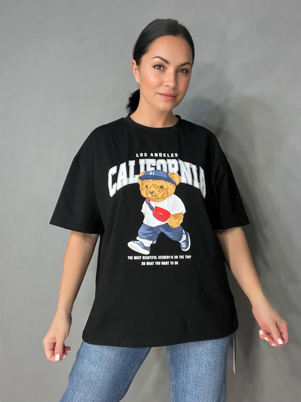Футболка женская A-N 25125 Мишка удлиненная свободный крой CALIFORNIA OS Черный (3435)