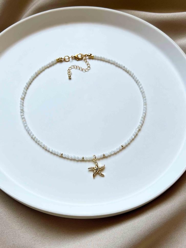 Колье из камня перламутр с золотой морской звездой (5505)